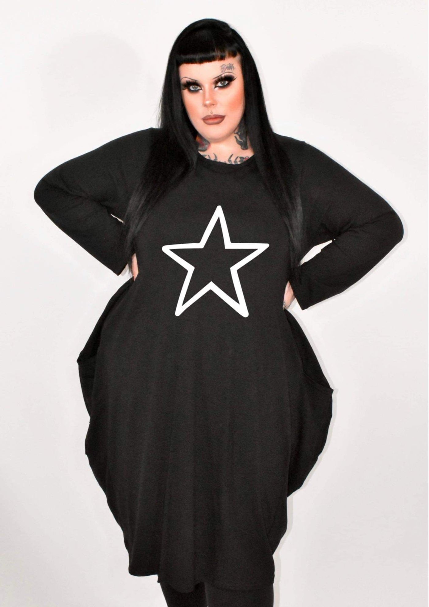 Black Star Print Long Sleeved Pocket Slouch Midi Dress